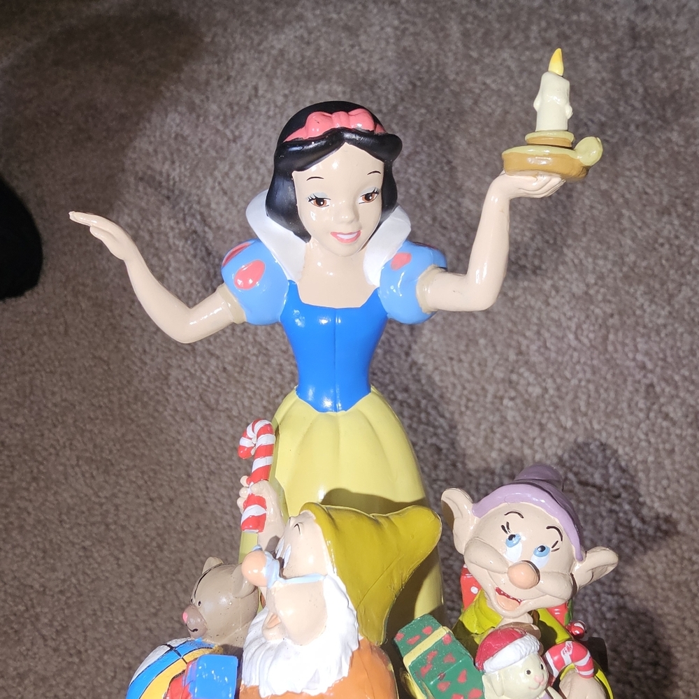 Mr. Christmas Disney's Snow White and the Seven Dwarfs Twirling Table Piece. - Picture 6 of 7
